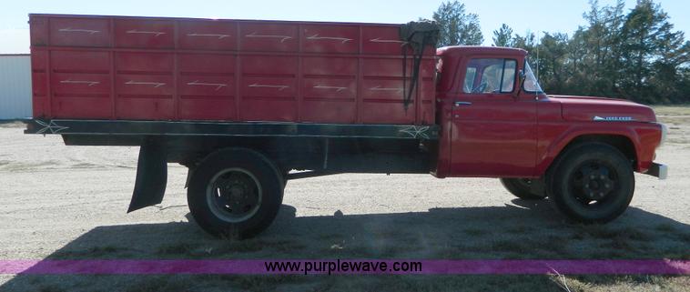image for item AZ9110 1958 Ford F600 grain truck