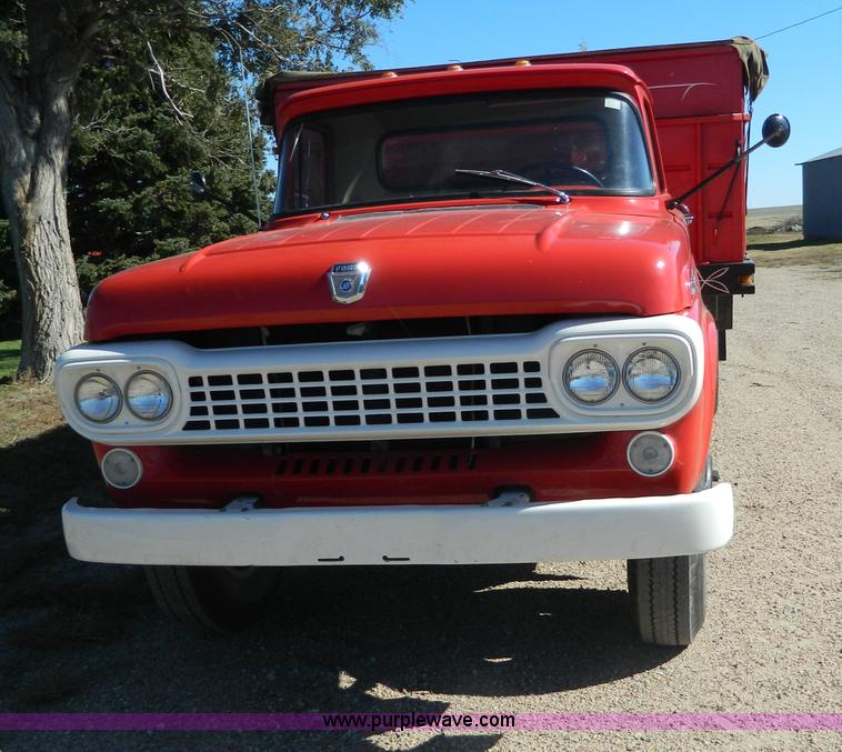 image for item AZ9110 1958 Ford F600 grain truck