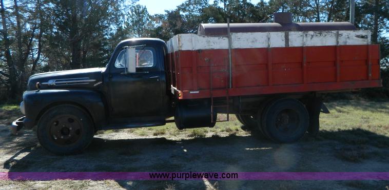 image for item AZ9111 1952 Ford grain truck