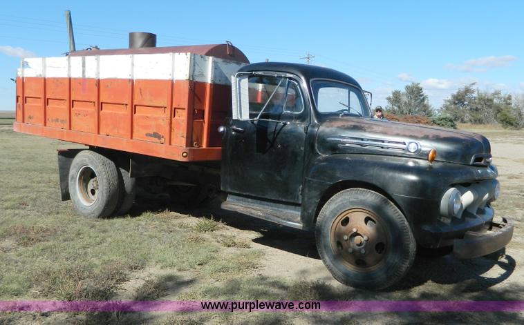 image for item AZ9111 1952 Ford grain truck
