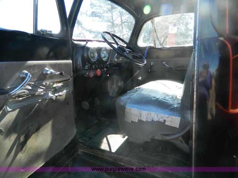 image for item AZ9111 1952 Ford grain truck