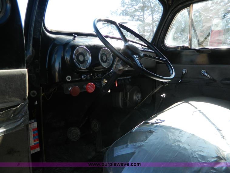 image for item AZ9111 1952 Ford grain truck