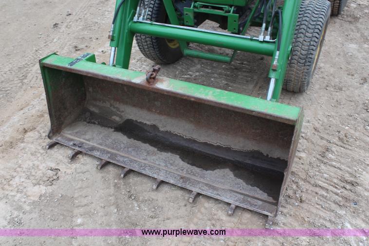 image for item C1680 1985 John Deere 750 MFWD tractor