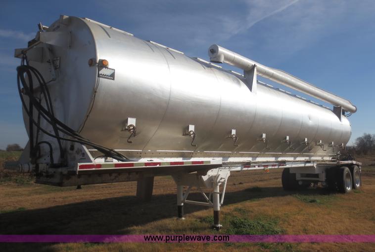 image for item F6743 2002 Warren AT-36-SER09 36' bulk feed semi trailer