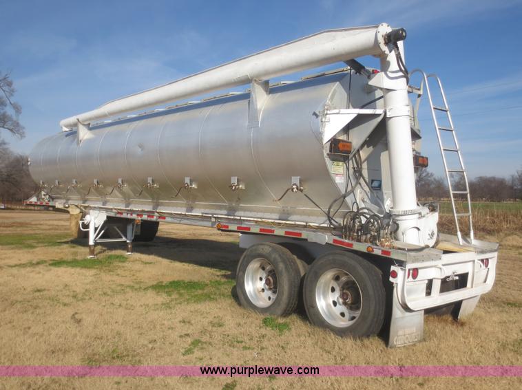 image for item F6743 2002 Warren AT-36-SER09 36' bulk feed semi trailer