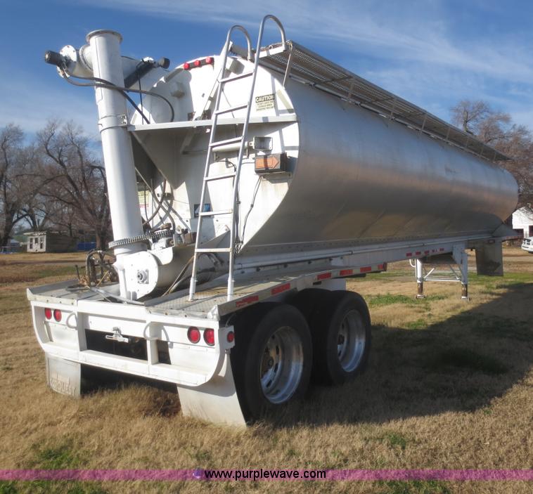 image for item F6743 2002 Warren AT-36-SER09 36' bulk feed semi trailer