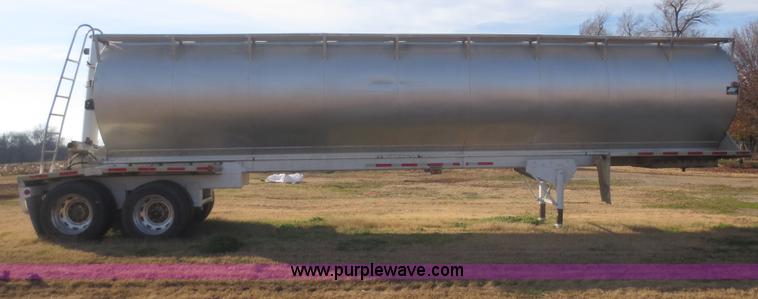 image for item F6743 2002 Warren AT-36-SER09 36' bulk feed semi trailer