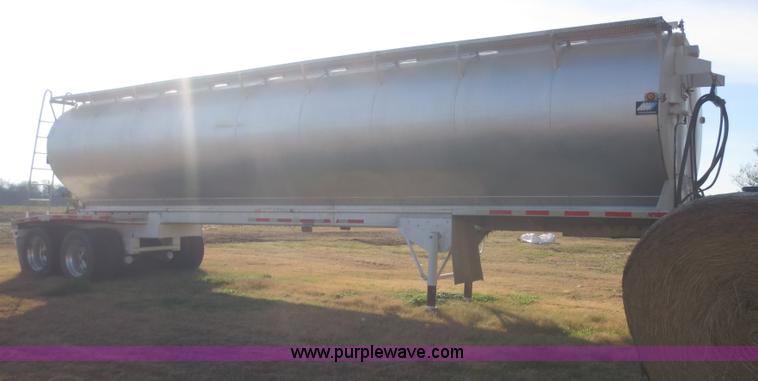 image for item F6743 2002 Warren AT-36-SER09 36' bulk feed semi trailer