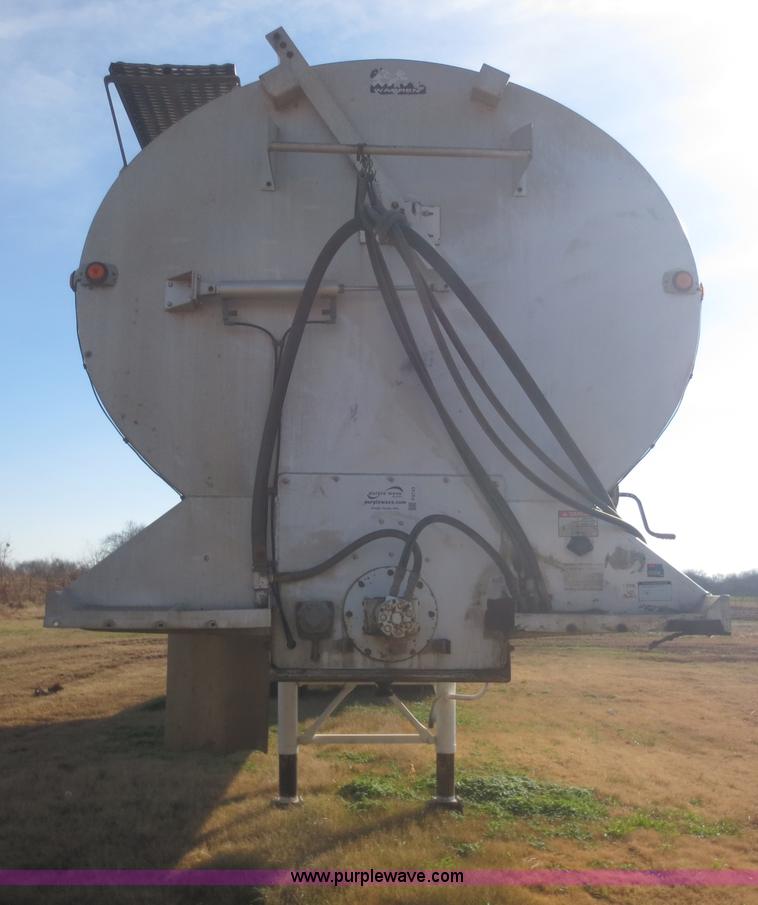 image for item F6743 2002 Warren AT-36-SER09 36' bulk feed semi trailer