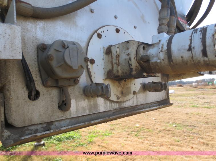 image for item F6743 2002 Warren AT-36-SER09 36' bulk feed semi trailer