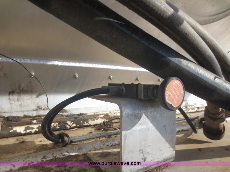 image for item F6743 2002 Warren AT-36-SER09 36' bulk feed semi trailer