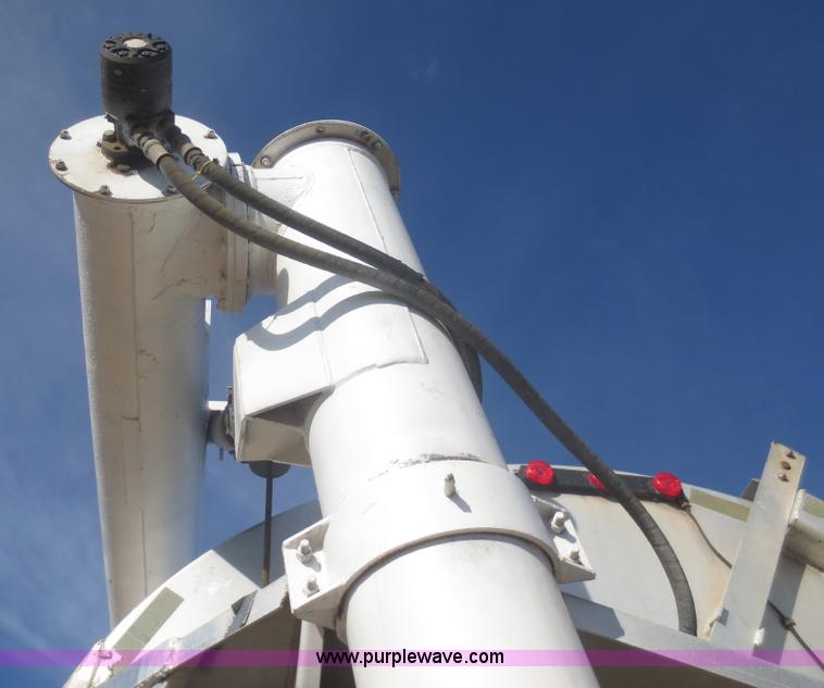 image for item F6743 2002 Warren AT-36-SER09 36' bulk feed semi trailer