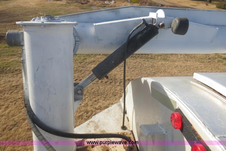 image for item F6743 2002 Warren AT-36-SER09 36' bulk feed semi trailer