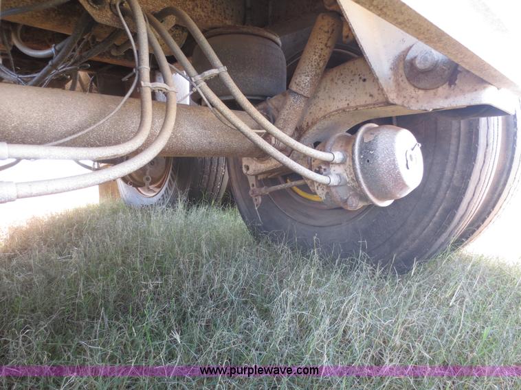 image for item F6743 2002 Warren AT-36-SER09 36' bulk feed semi trailer