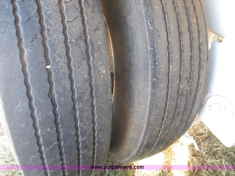 image for item F6743 2002 Warren AT-36-SER09 36' bulk feed semi trailer