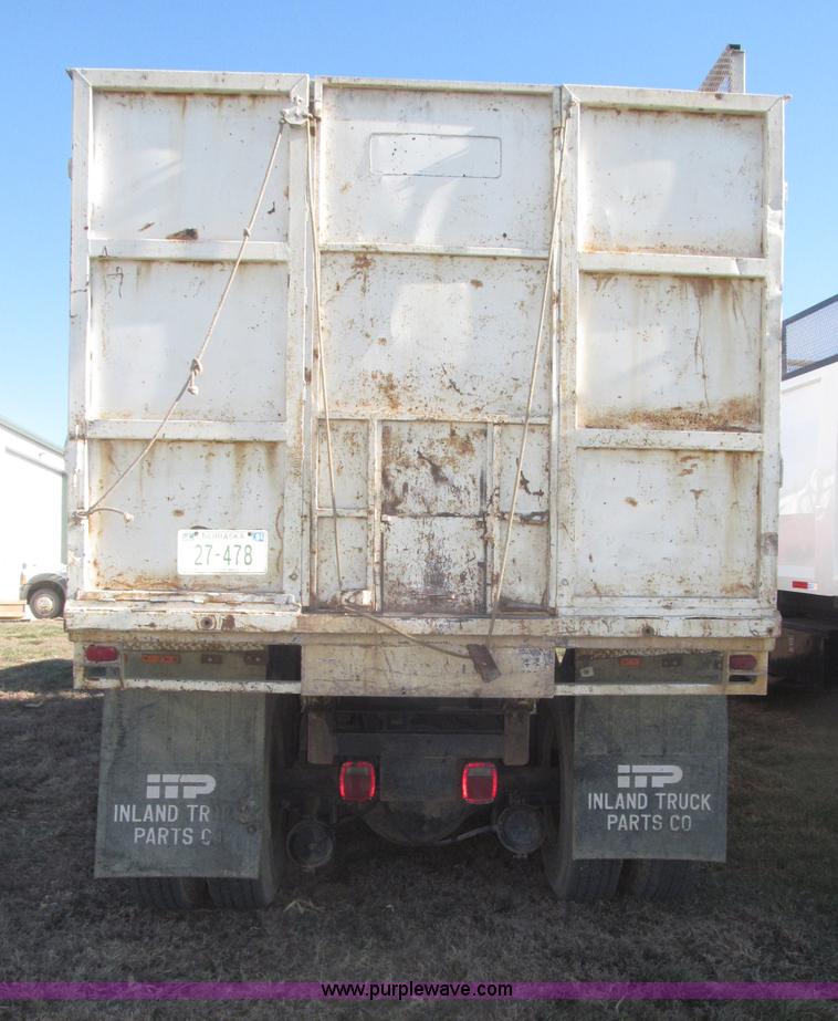image for item F7206 1989 International F2674 silage truck