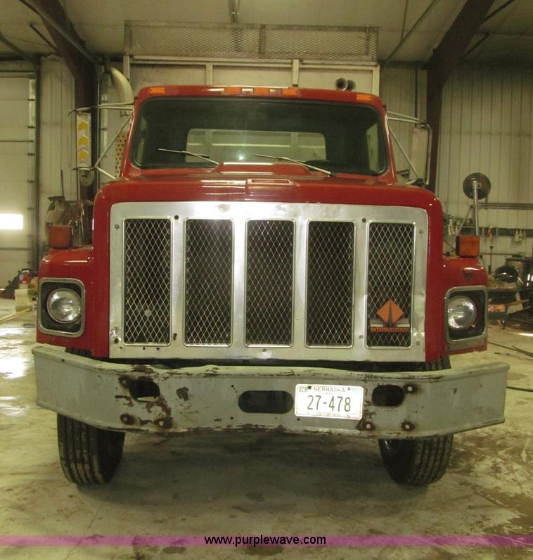image for item F7206 1989 International F2674 silage truck