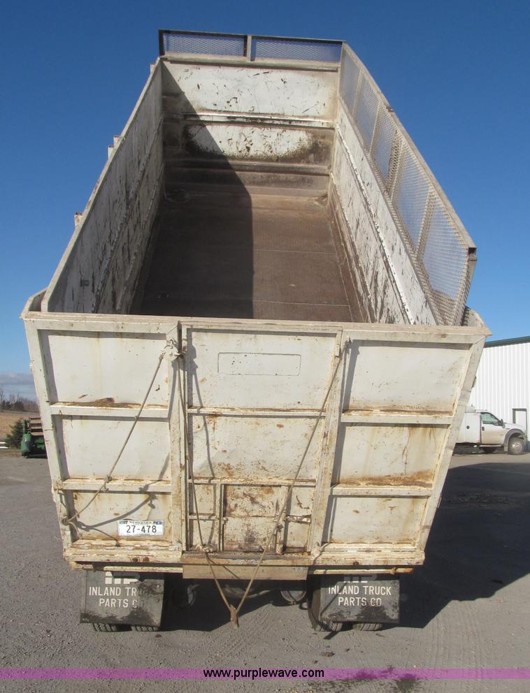 image for item F7206 1989 International F2674 silage truck