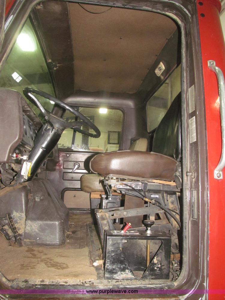 image for item F7206 1989 International F2674 silage truck