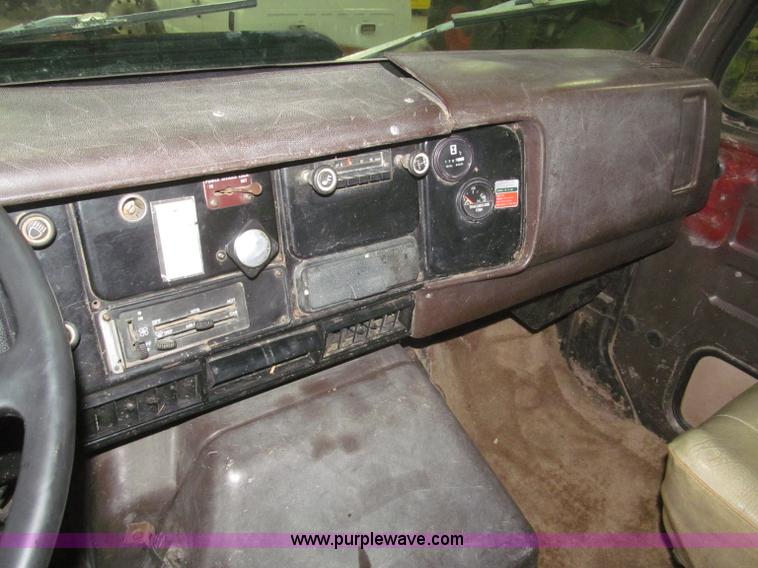 image for item F7206 1989 International F2674 silage truck