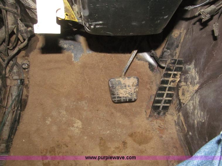 image for item F7206 1989 International F2674 silage truck