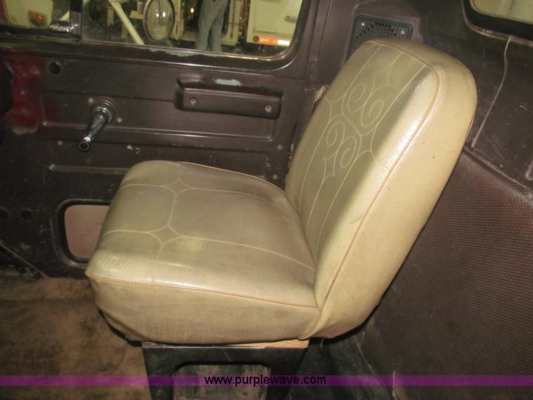 image for item F7206 1989 International F2674 silage truck