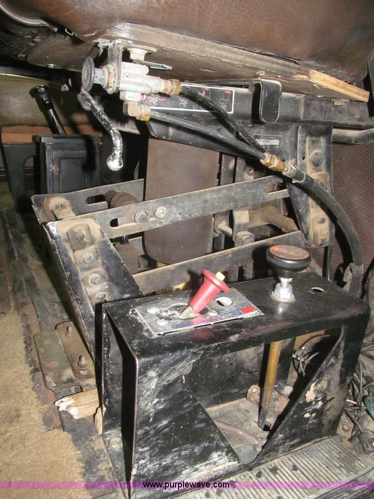 image for item F7206 1989 International F2674 silage truck