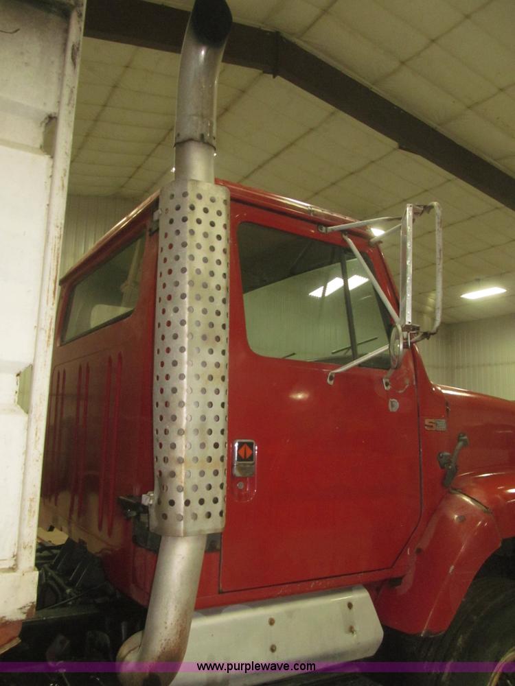 image for item F7206 1989 International F2674 silage truck