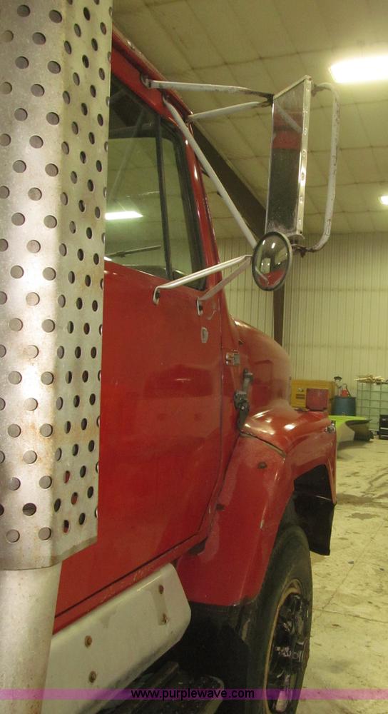 image for item F7206 1989 International F2674 silage truck