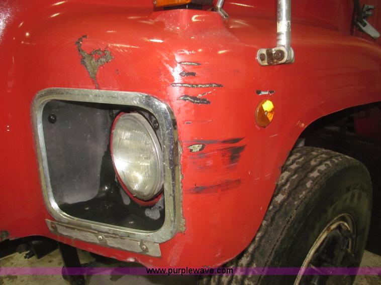 image for item F7206 1989 International F2674 silage truck