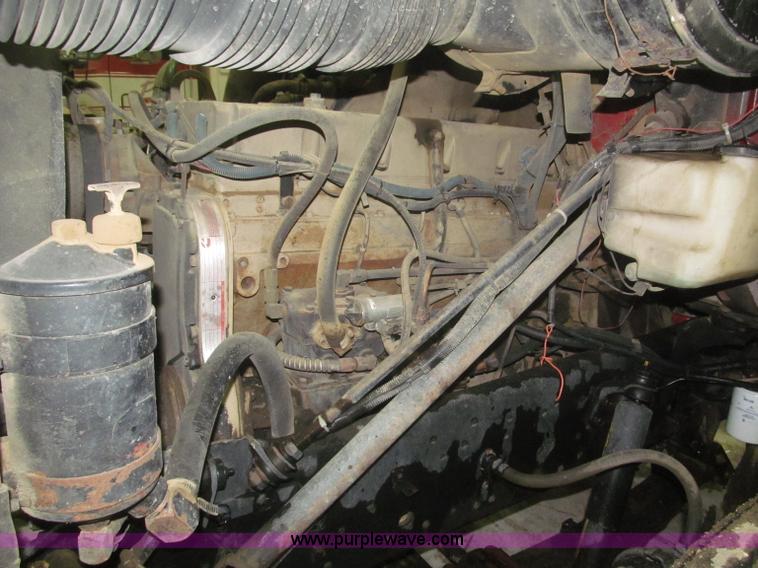 image for item F7206 1989 International F2674 silage truck