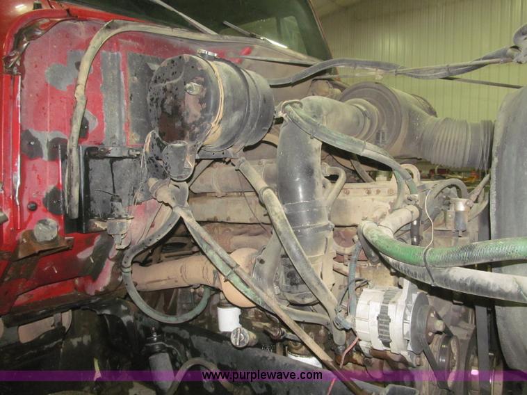 image for item F7206 1989 International F2674 silage truck