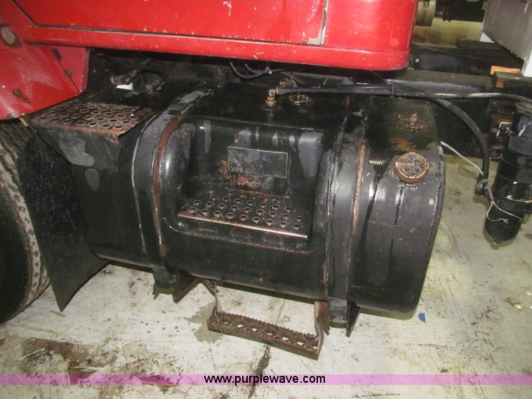 image for item F7206 1989 International F2674 silage truck