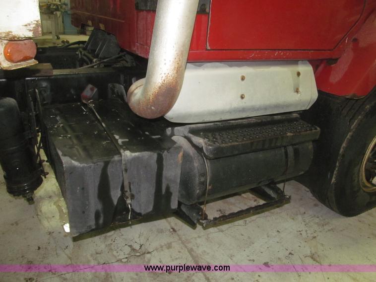 image for item F7206 1989 International F2674 silage truck