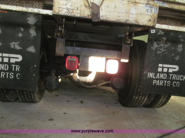 image for item F7206 1989 International F2674 silage truck