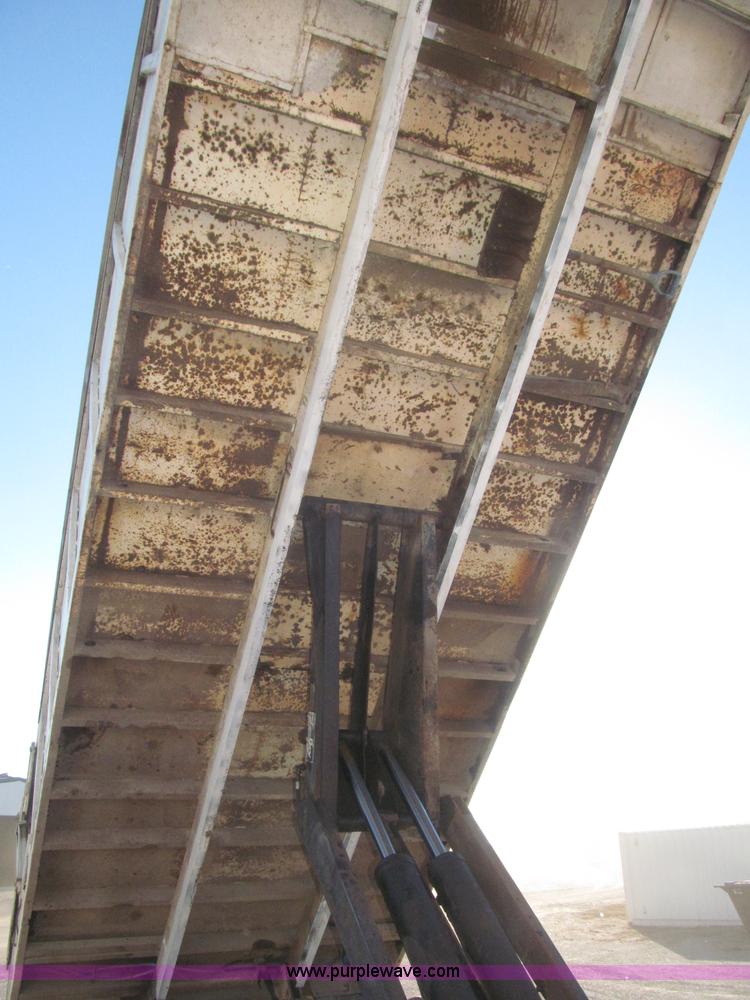 image for item F7206 1989 International F2674 silage truck