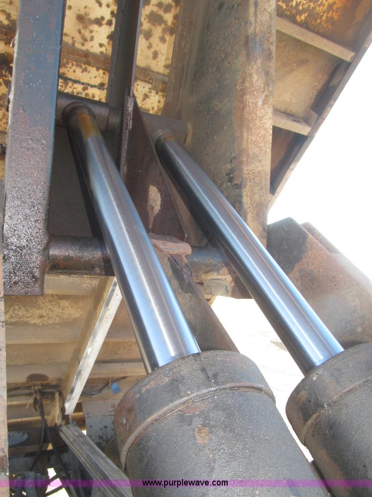 image for item F7206 1989 International F2674 silage truck