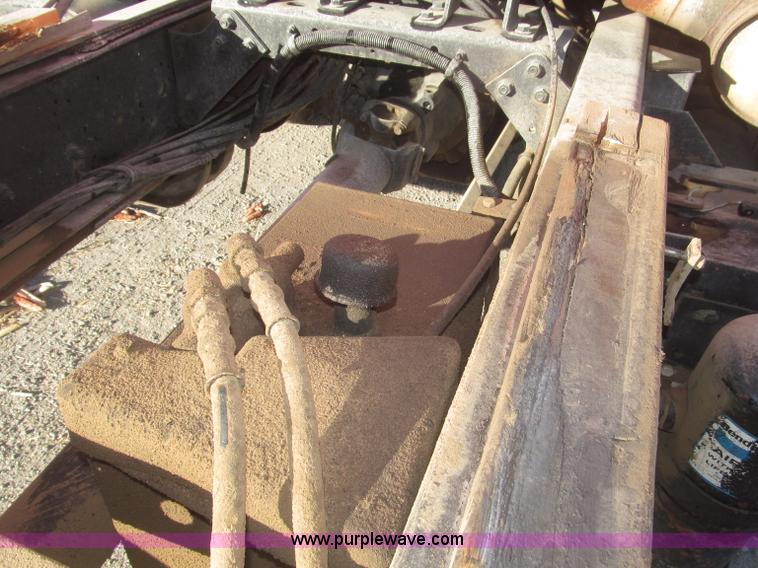 image for item F7206 1989 International F2674 silage truck