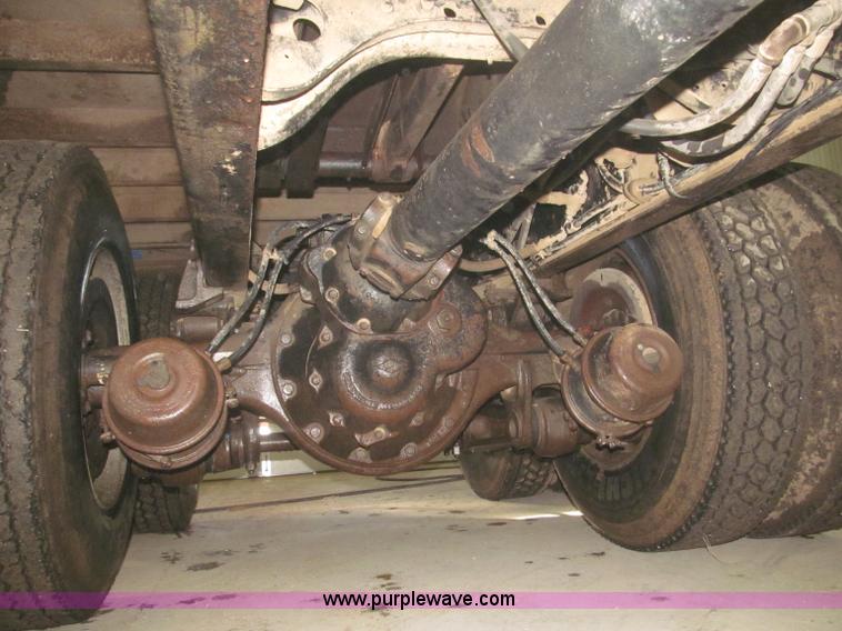 image for item F7206 1989 International F2674 silage truck