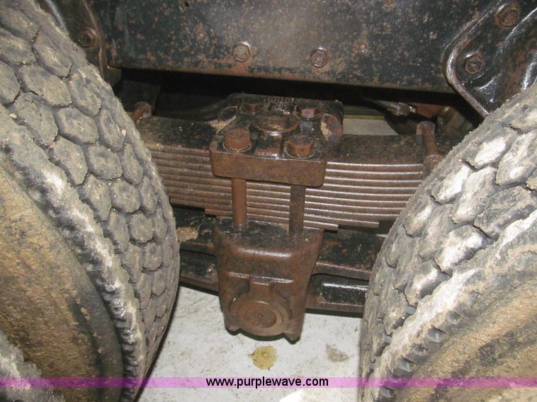 image for item F7206 1989 International F2674 silage truck