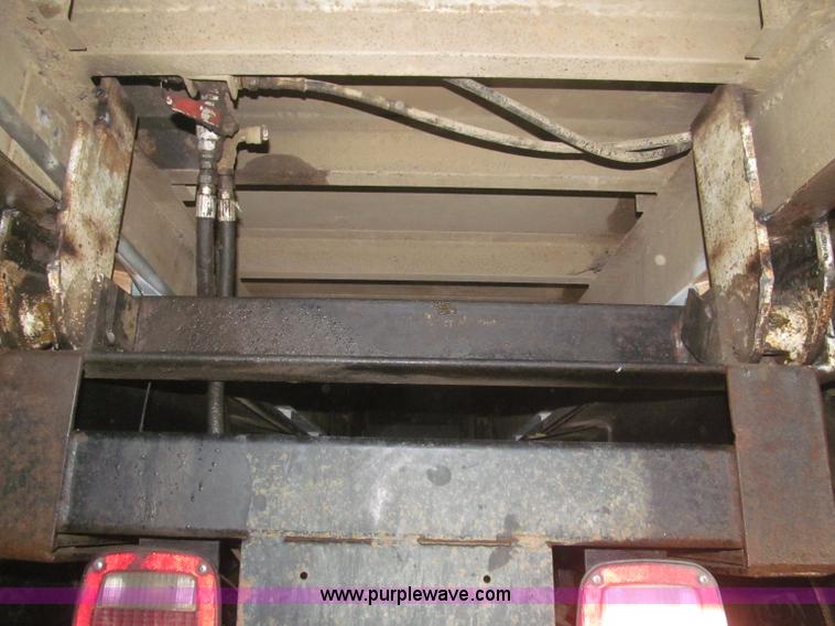 image for item F7206 1989 International F2674 silage truck