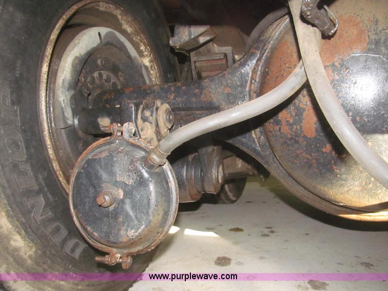 image for item F7206 1989 International F2674 silage truck