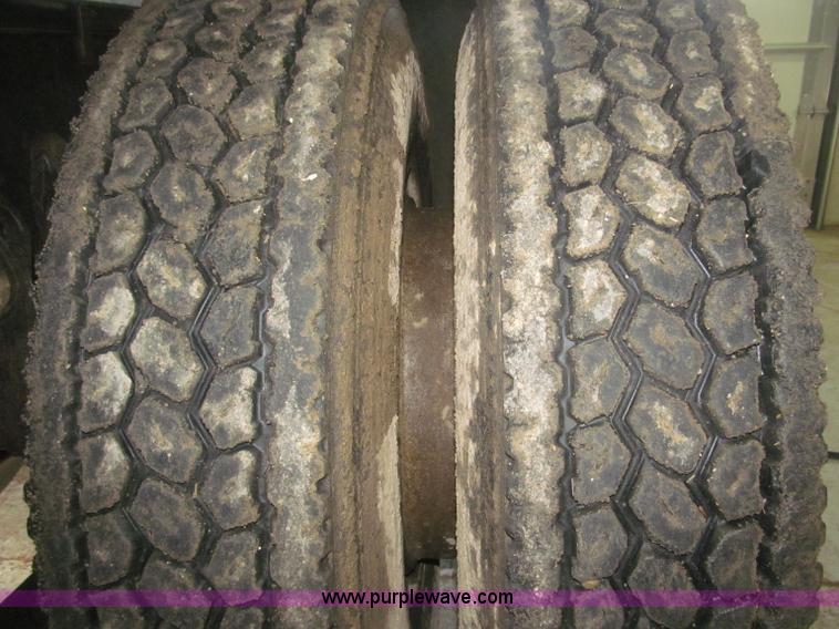 image for item F7206 1989 International F2674 silage truck