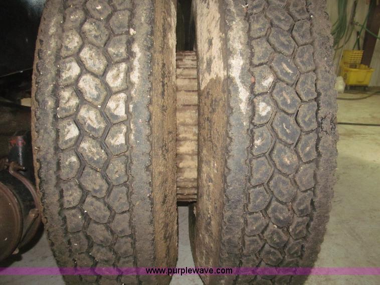 image for item F7206 1989 International F2674 silage truck