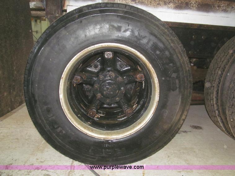 image for item F7206 1989 International F2674 silage truck