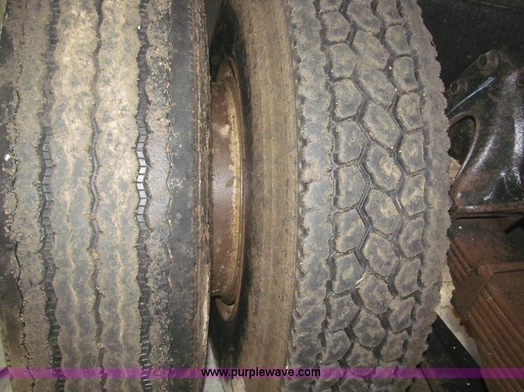 image for item F7206 1989 International F2674 silage truck