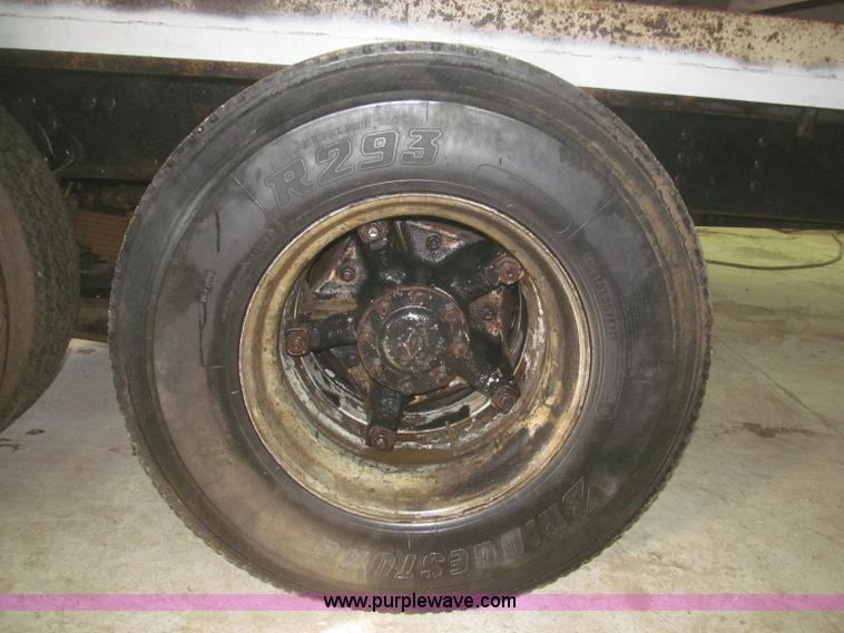 image for item F7206 1989 International F2674 silage truck