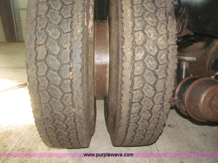 image for item F7206 1989 International F2674 silage truck