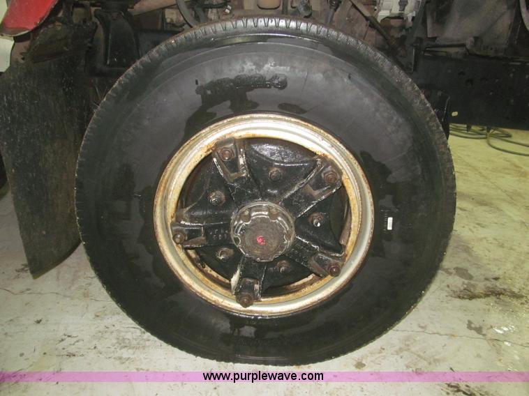 image for item F7206 1989 International F2674 silage truck