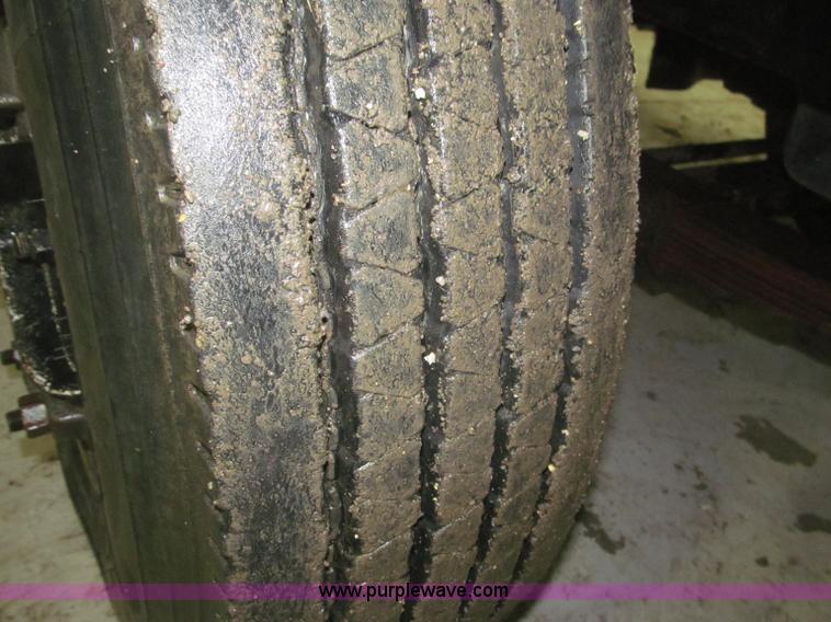 image for item F7206 1989 International F2674 silage truck